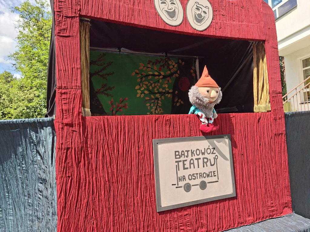 Prawdziwy teatr w ogrodzie przedszkolnym