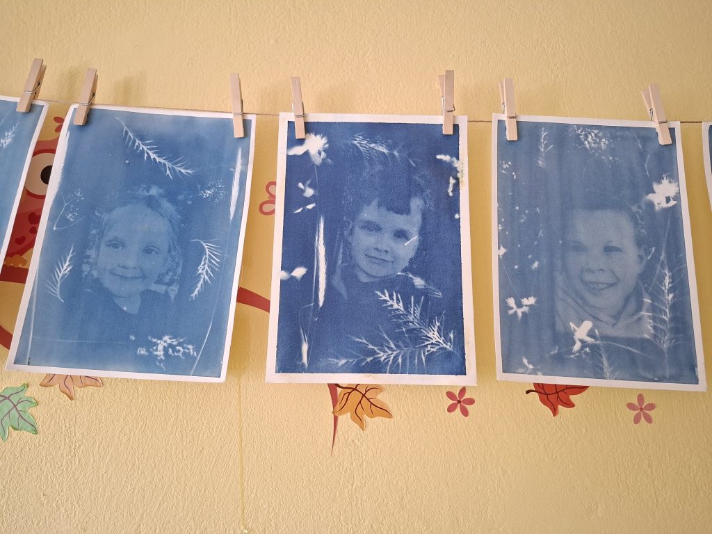 Malujemy słońcem z mamą Leona